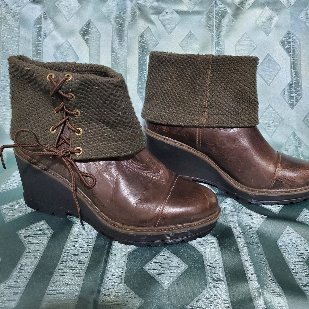 Wedge ankle boot